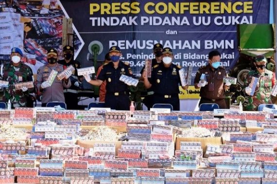 Wow, Bea Cukai Sidoarjo Sita dan Musnahkan Jutaan Batang Rokok Ilegal - JPNN.COM