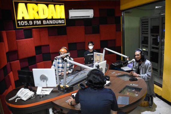 Bea Cukai Kampanyekan Gempur Rokok Ilegal Lewat Talkshow Radio - JPNN.COM