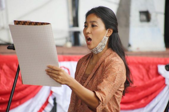 Olivia Zalianty Ajak Tokoh dan Seniman Baca Puisi - JPNN.COM