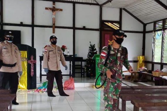 Empat Hari Jelang Natal, Ini yang Dilakukan Satgas Pamtas Yonif 642/Kapuas - JPNN.COM