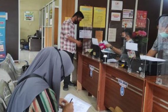 Pensiunan PNS Ini Bernasib Malang, Anak Tak Jadi Guru Honorer, Uang Rp140 Juta Melayang - JPNN.COM