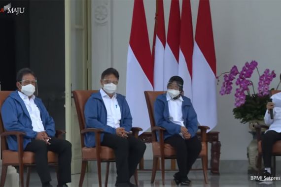 6 Menteri Baru Jokowi Pakai Jaket Biru, Pengin Tahu Apa Artinya? - JPNN.COM