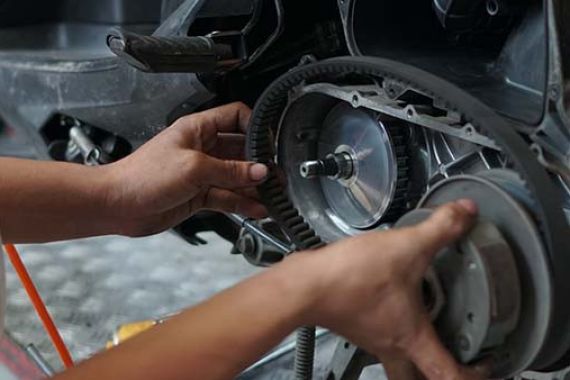 Pengendara Motor Matik Wajib Tahu 3 Komponen Utama Ini - JPNN.COM