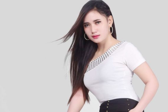 Dara Ayu Kepincut Penyanyi Malaysia - JPNN.COM