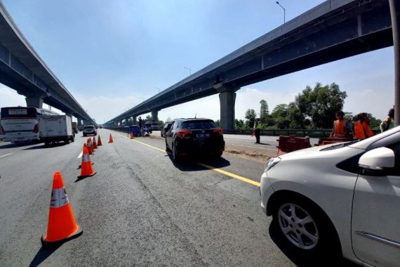 Update Terkini dari Tol Japek, Pemudik Wajib Tahu! - JPNN.COM