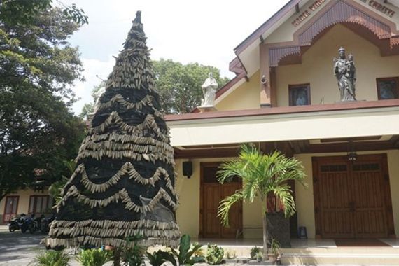 Menyingkap Filosofi Pohon Natal dari Ribuan Bonggol Jagung di Klaten - JPNN.COM