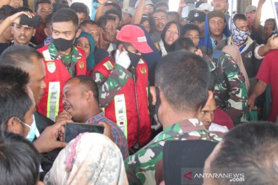 Hilang 8 Hari, Kepulangan Nelayan Pidie Disambut Haru Ratusan Keluarga - JPNN.COM