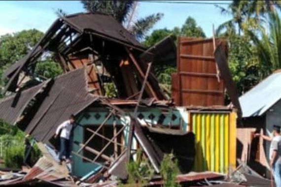 Amarah Massa Meledak, Rumah Pelaku Begal Dihancurkan - JPNN.COM