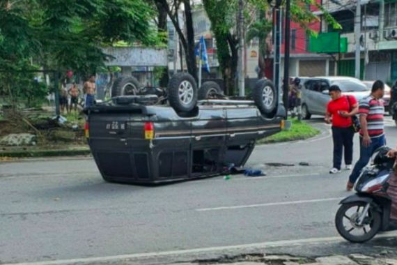 Sopir Kijang Terobos Lampu Merah, Tabrak Fortuner, Lihat Bentuknya Sekarang - JPNN.COM