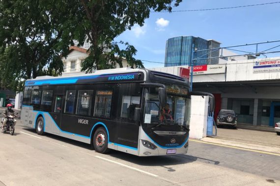 Transjakarta Uji Coba Bus Listrik Gratis Rute Blok M-Balai Kota - JPNN.COM