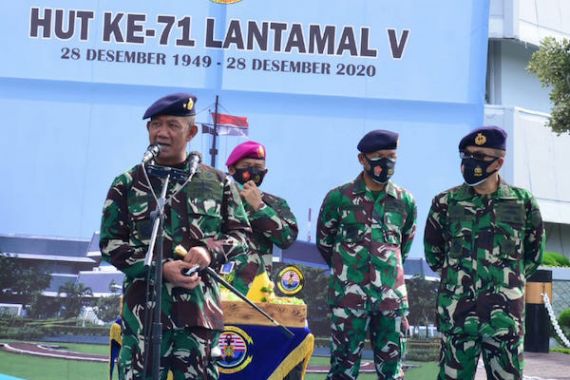 Simak, Pesan Laksma TNI Mohamad Zaenal Kepada Prajurit dan PNS Lantamal V - JPNN.COM