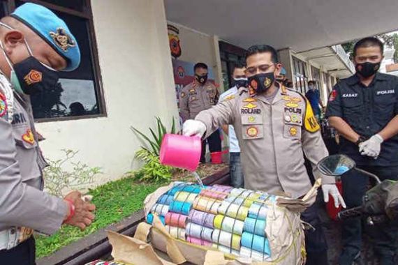Ribuan Bahan Peledak Kimia Rencananya Disebar di Bogor, Ngeri - JPNN.COM