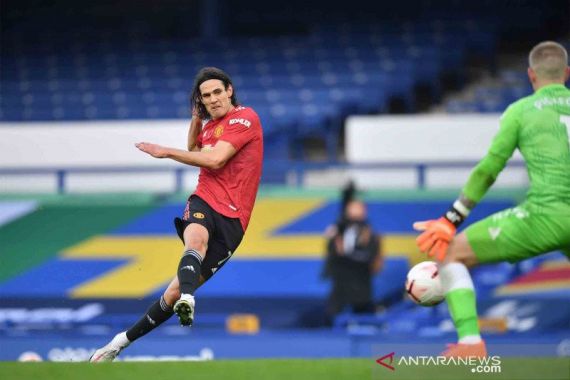 Solskjaer Ingin Perpanjang Kontrak Cavani Karena Punya Pengaruh Hebat - JPNN.COM