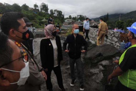 Jalur Alternatif ke Puncak Disekat, Penginapan-Kawasan Wisata Harus Tutup - JPNN.COM