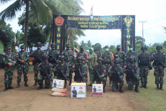 Brigjen TNI Bangun Nawoko Sambangi Pos Jajaran SSK D Satgas Pamtas Yonif 125/Simbisa - JPNN.COM