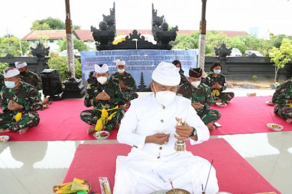 Sambut Tahun Baru 2021, Laksda Sudihartawan Ajak Prajurit dan PNS Koarmada II Lakukan Ini - JPNN.COM