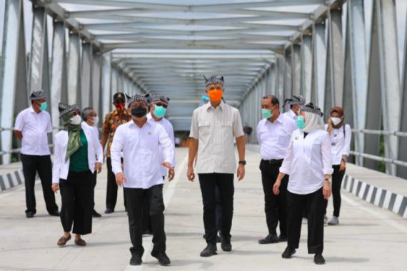 Puluhan Tahun Siti Menunggu, Akhirnya Jembatan itu Dibangun di Era Kepemimpinan Pak Ganjar - JPNN.COM