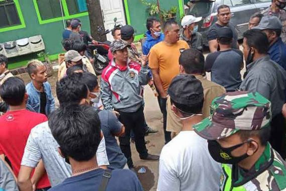 Warga Nyaris Bentrok dengan Sekelompok Orang di Bogor, Ada Senjata Api - JPNN.COM