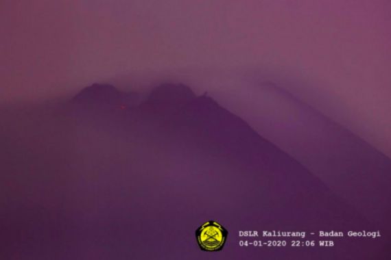 Gunung Merapi Mengeluarkan Guguran Diduga Lava Pijar - JPNN.COM