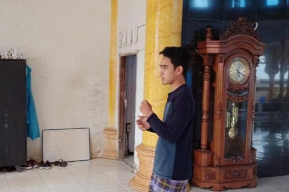 Masjid Nurul Ikhsan Disatroni Maling, Pelaku Pura-pura Mau Salat, Dua Hp Raib - JPNN.COM