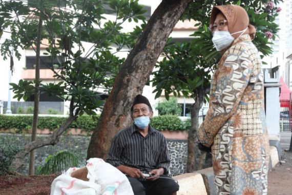 Gilbert Simanjuntak: Aksi Blusukan Mensos Risma untuk Melihat Kenyataan di Jakarta - JPNN.COM