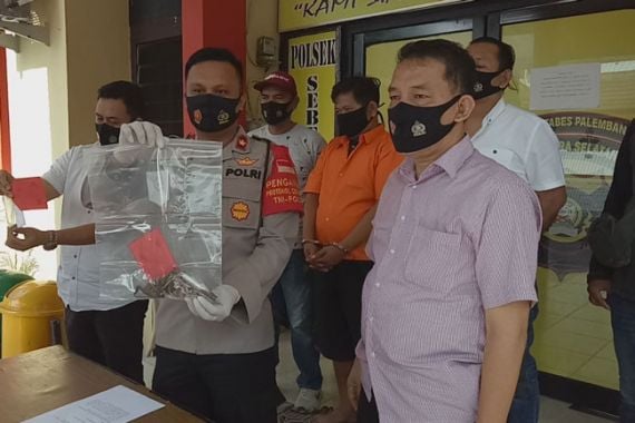 Rumah Boby Surya Digeledah Polisi, Senjata Api Rakitan Ditemukan di Dalam Kamar - JPNN.COM
