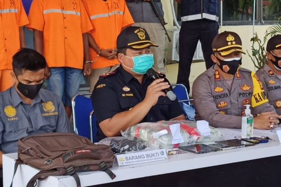 Penyelundupan 4 Kg Sabu-sabu dari Malaysia Digagalkan, Enam Tersangka Diciduk - JPNN.COM
