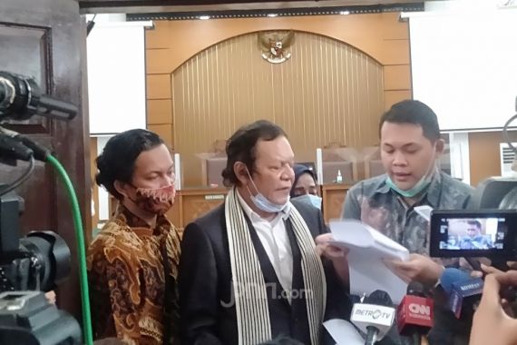 Bagian Tengah Tidak Ada, Praperadilan Habib Rizieq Sempat Ditunda - JPNN.COM