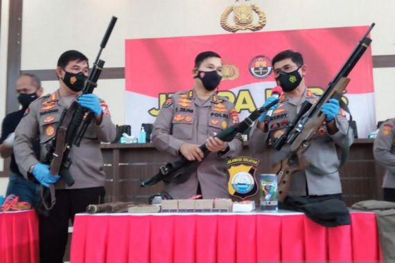 Dua Terduga Teroris Makassar yang Ditembak Mati sudah Rencanakan Bom Bunuh Diri - JPNN.COM