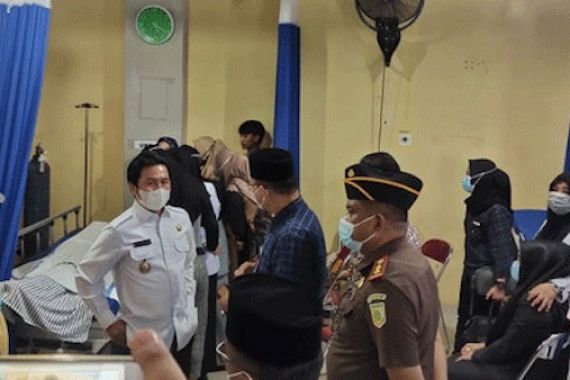 Drs Mahalisi Meninggal Dunia Usai Dilantik, Bupati Joncik: Beliau Masuk Ruangannya Saja Belum - JPNN.COM