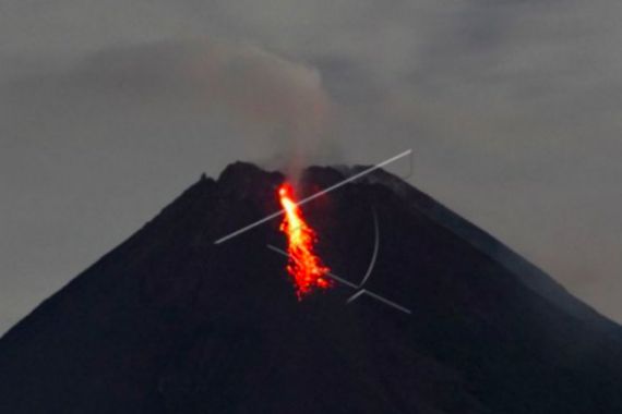 Merapi Bergejolak, Sepuluh Kali Keluarkan Lava Pijar - JPNN.COM