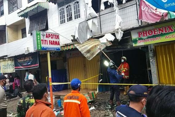 Kebakaran Rumah Toko di Jalan Urip, Tiga Orang Meninggal Dunia - JPNN.COM