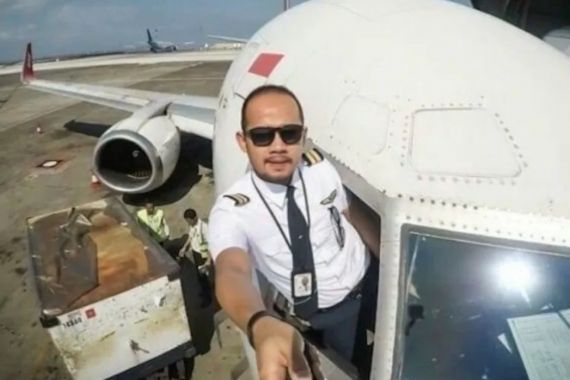 Sriwijaya Air SJ182 Hilang Kontak, Keluarga Co Pilot Berharap Ada Keajaiban - JPNN.COM