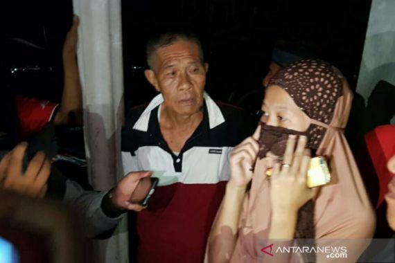 Rion Yogatama Berada di Pesawat SJ182, Istri: Dia Dialihkan dari Nam ke Sriwijaya Air - JPNN.COM