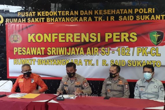 Cara Tim DVI Mengidentifikasi Jenazah Okky Bisma Korban Sriwijaya Air SJ182 - JPNN.COM