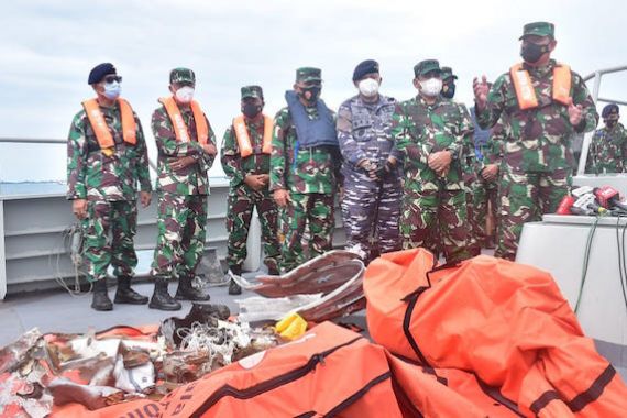 KSAL Laksamana Yudo Semangati Prajurit SAR Sriwijaya Air SJ 182 - JPNN.COM