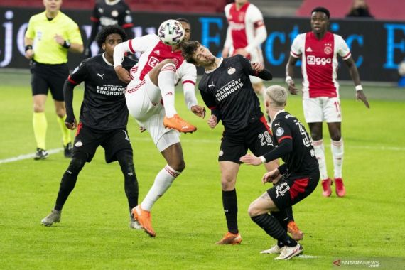 Hasil Imbang Ajax-Eindhoven Keuntungan Bagi Feyenoord - JPNN.COM