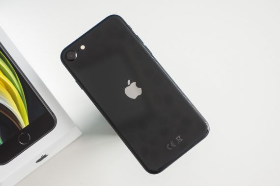 Apple Dikabarkan Bakal Rilis iPhone SE Terbaru Tahun ini - JPNN.COM