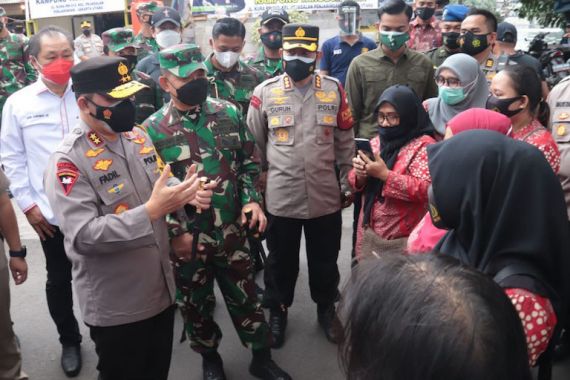 Kapolda Metro dan Pangdam Jaya Terjun Langsung ke Zona Merah - JPNN.COM