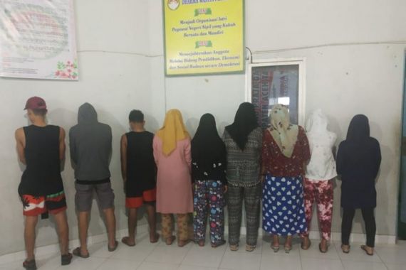 7 Wanita dan 3 Pria Ramai-ramai Dalam Rumah Kos, Warga Curiga, Lalu Diintai, Ternyata - JPNN.COM