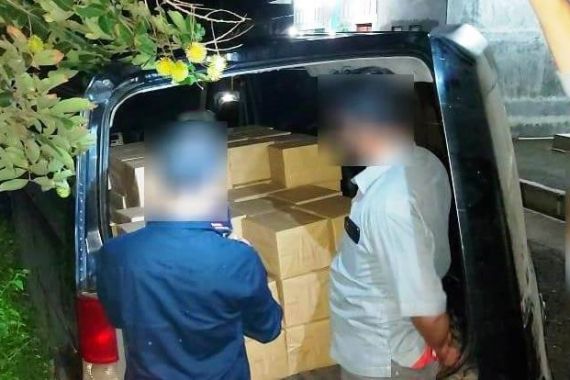 Truk Bawa Ratusan Ribu Batang Rokok Ilegal Diamankan, Sopir Kabur ke Arah Perkebunan - JPNN.COM