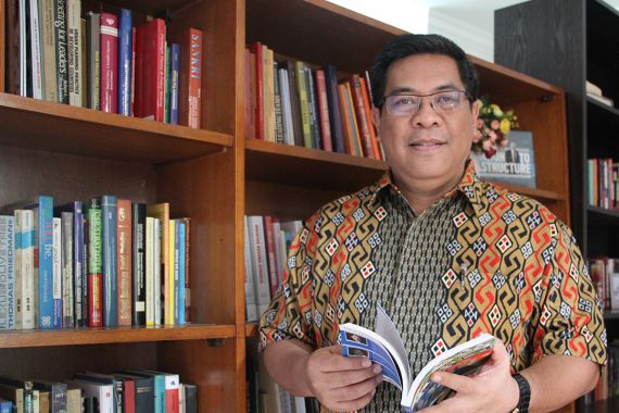 Kapolri Baru Harus Bantu Presiden Membawa Negara Keluar dari Masalah SARA - JPNN.COM