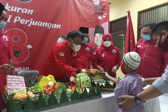 Peringati HUT ke-48 PDIP, Banteng Muda Indonesia Gelar Santunan Yatim Piatu - JPNN.COM