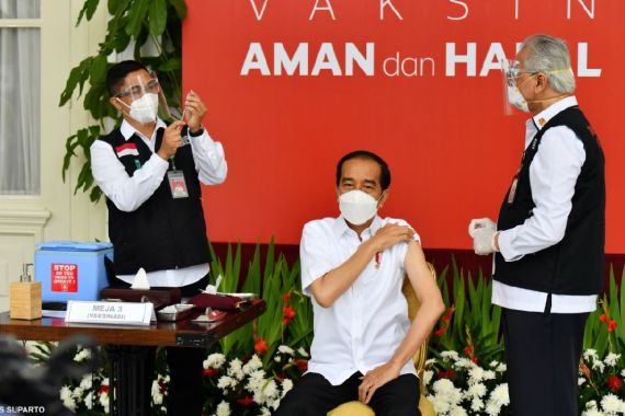 Panglima TNI Hingga Raffi Ahmad Ikut Divaksinasi Bersama Jokowi - JPNN.COM