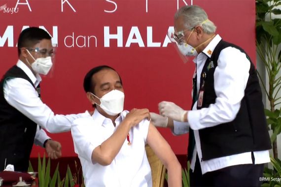 Ini yang Dirasakan Pak Jokowi Usai Disuntik Vaksin Covid-19 - JPNN.COM