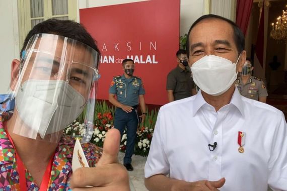 Bertemu Jokowi Saat Vaksin, Ini yang Dibahas Raffi Ahmad - JPNN.COM