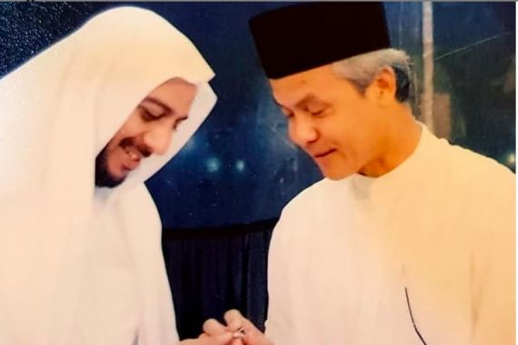 Kenangan Indah Ganjar Pranowo tentang Syekh Ali Jaber, Kisah soal Tiket Pesawat dan Janji Bertemu di Madinah - JPNN.COM