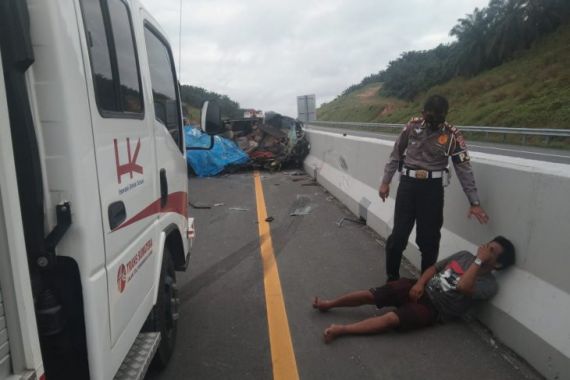 Kecelakaan Maut di Tol Pekanbaru-Dumai, 5 Penumpang Minibus Tewas - JPNN.COM