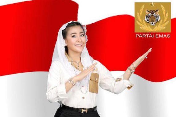 Jokowi Orang Pertama di Indonesia Disuntik Vaksin Covid-19, Begini Reaksi Ketum Partai Emas - JPNN.COM