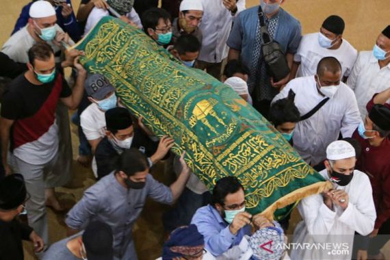 Yusuf Mansur Ungkap Alasan Syekh Ali Jaber Dimakamkan di Daarul Quran - JPNN.COM